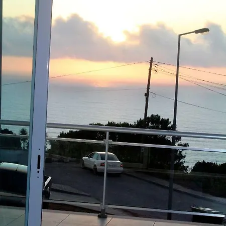 Jdlourenco House ナザレ